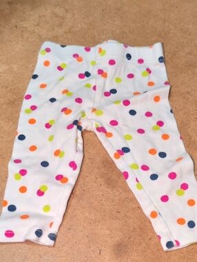 ❤️‍🔥10/$10❤️‍🔥 Baby Onesies White Leggings with Bright Polka Dots Size 3-6M